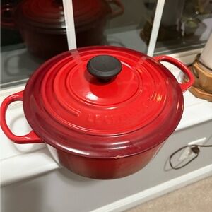 Le Creuset 5.5 qt Round Dutch Oven